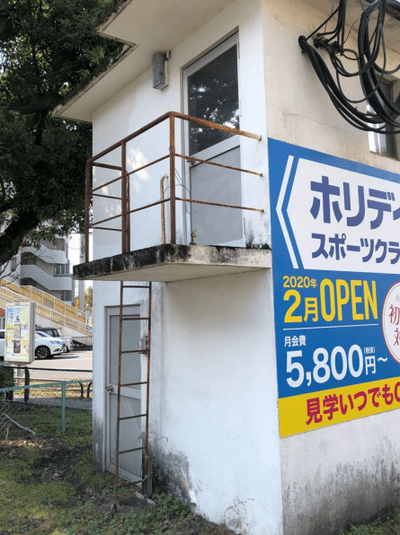 10_2階操車室に登る鉄製はしごと手すり