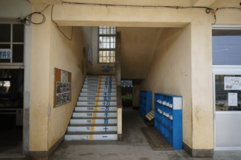 05_１階階段⼊り⼝