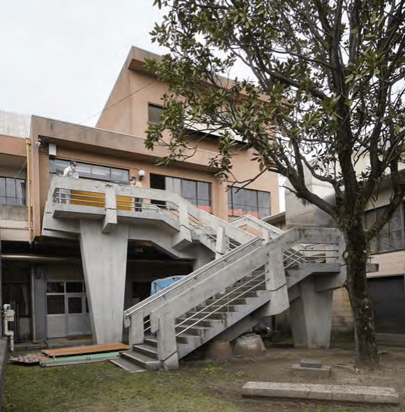 13_東側屋外階段