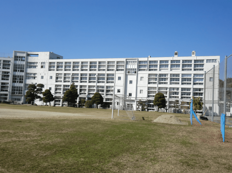 02_校舎本館の南側外観②