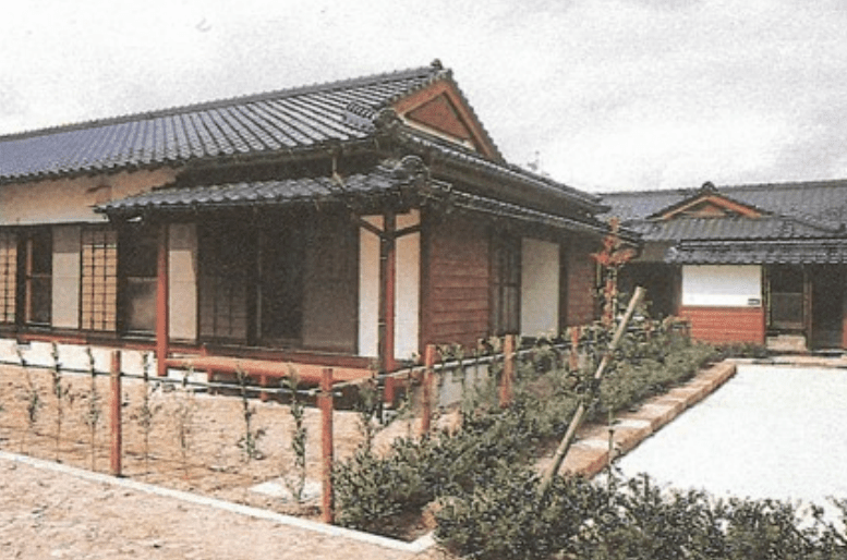 07_伝統的なしころ葺きタイプの住棟