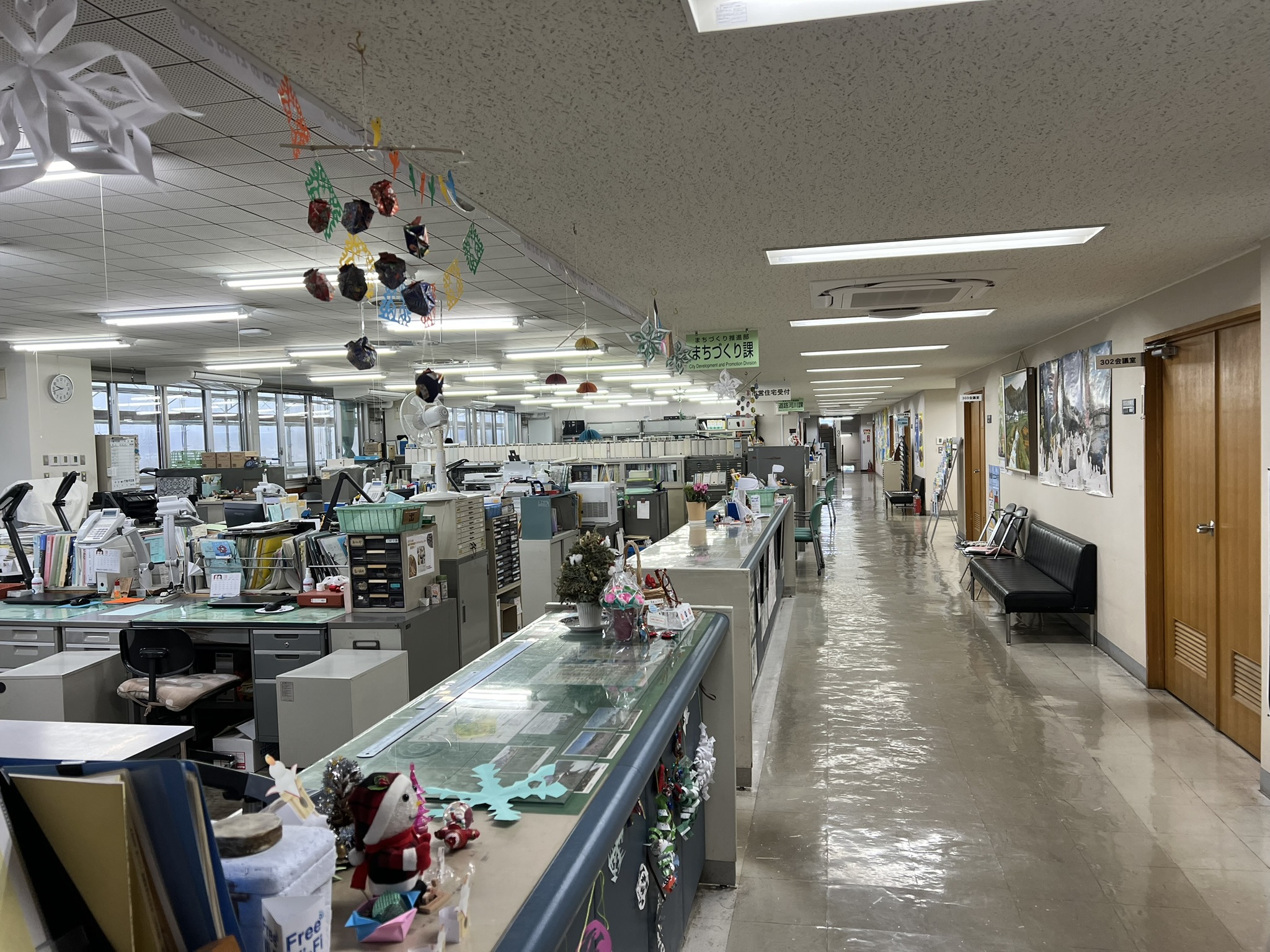 14_事務室と廊下