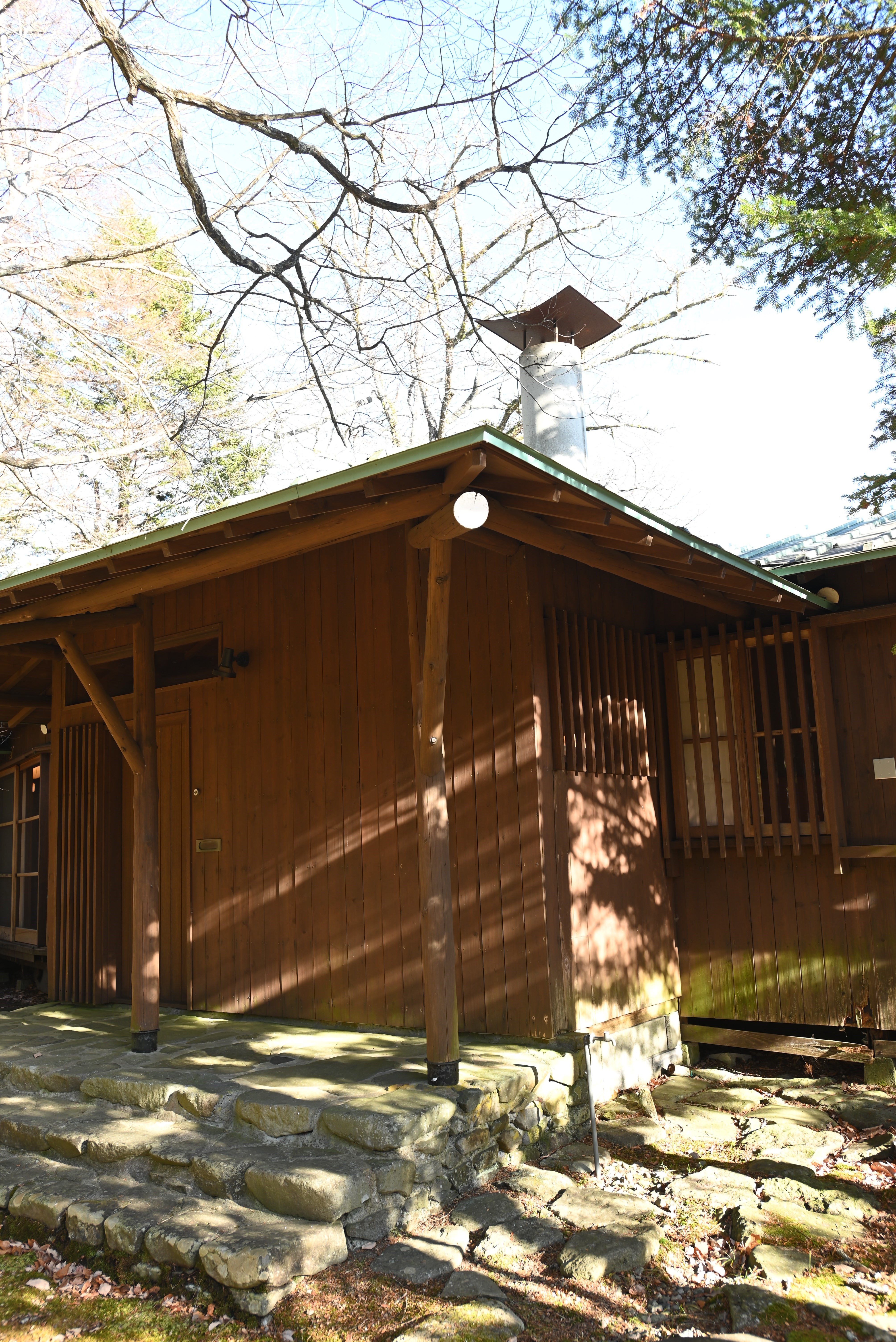 08_外部　玄関石積