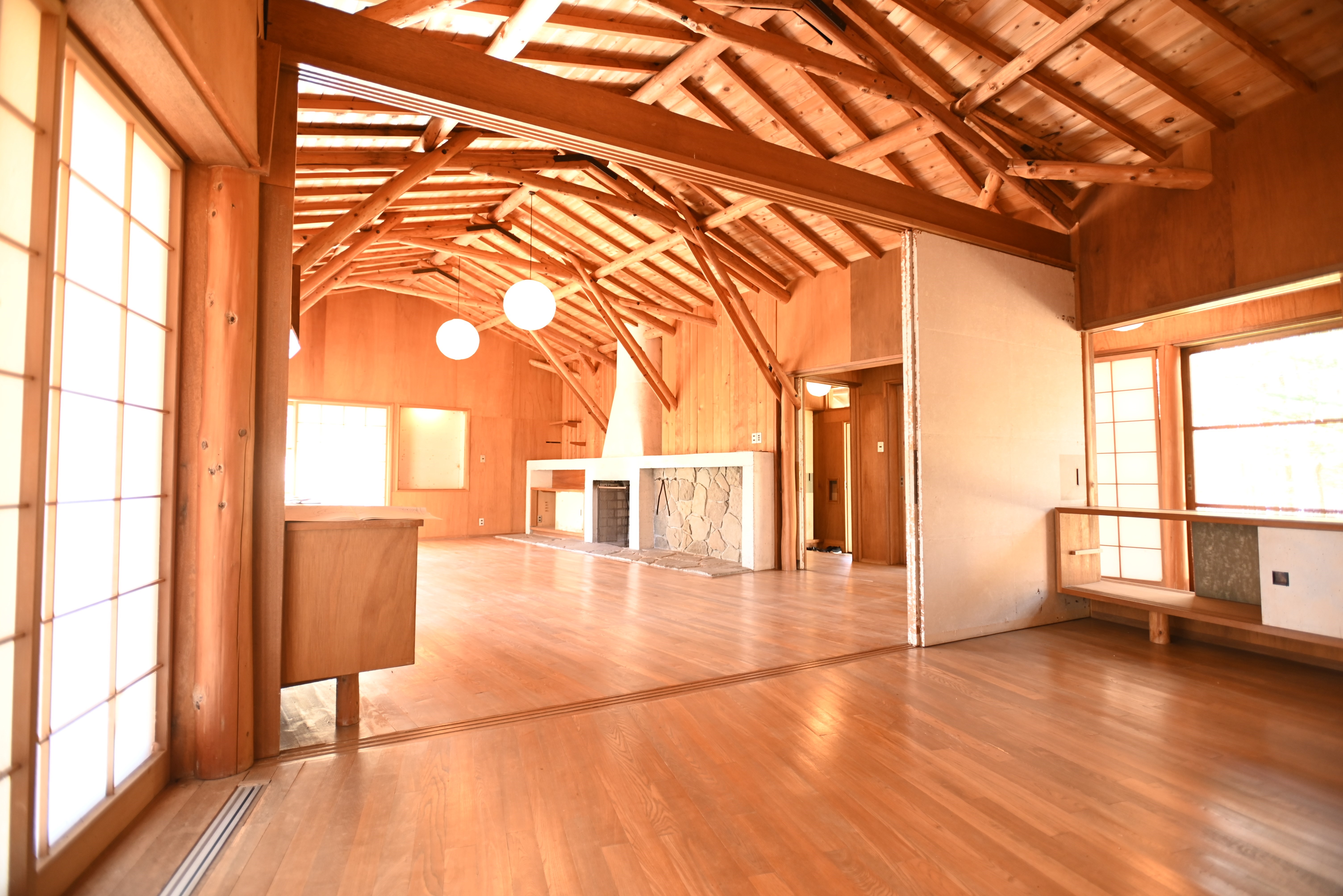 09_内部　食堂から居間