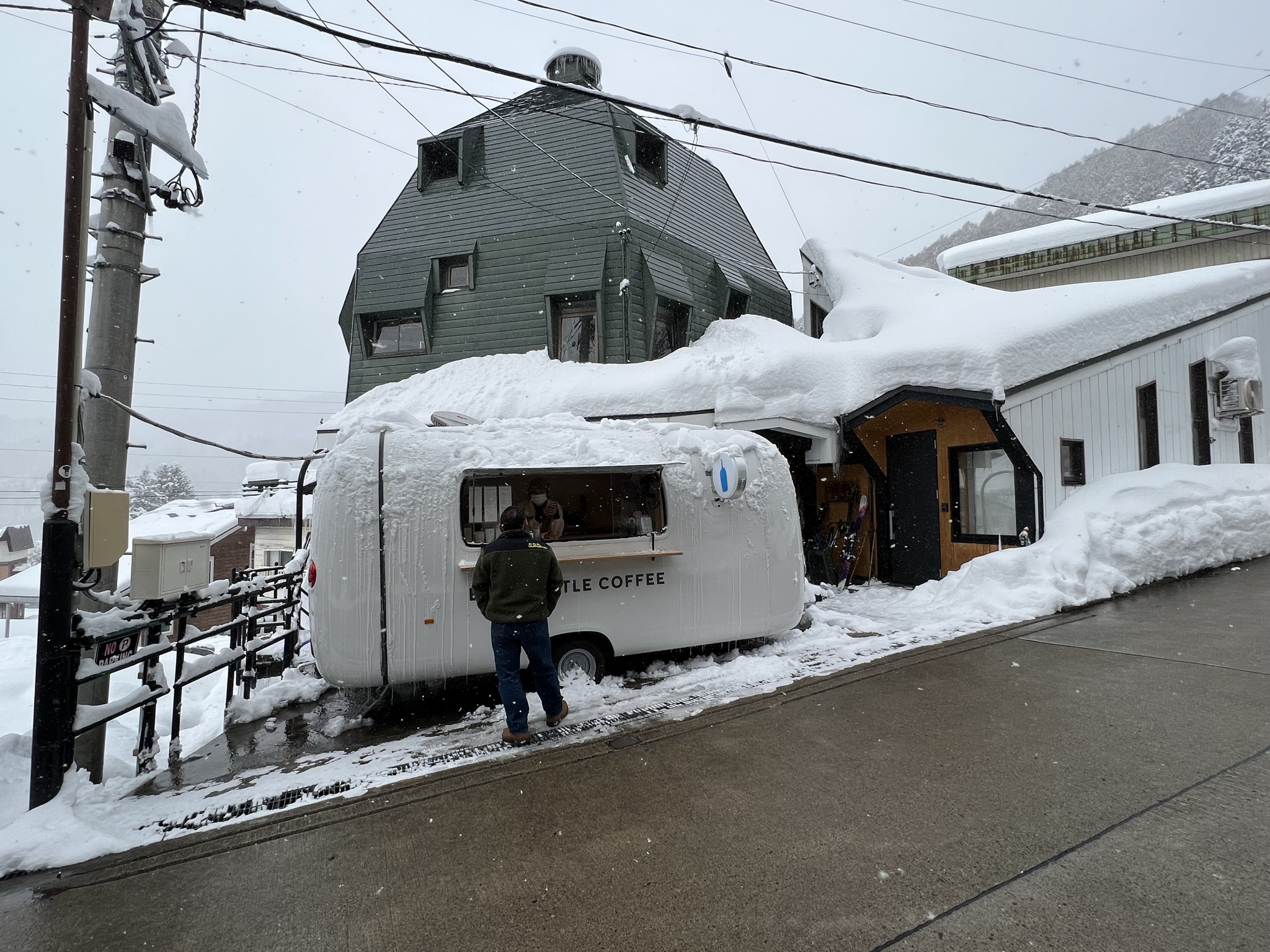 03_外観（エントランス廻り）