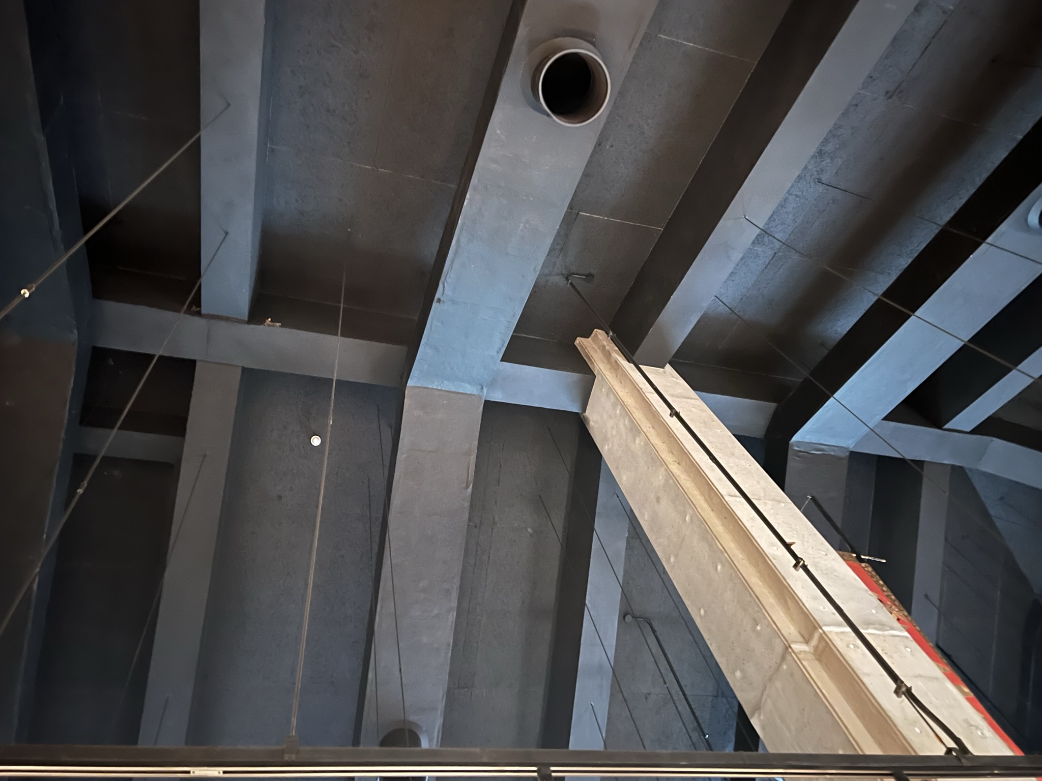 12_企画展示室見上げ