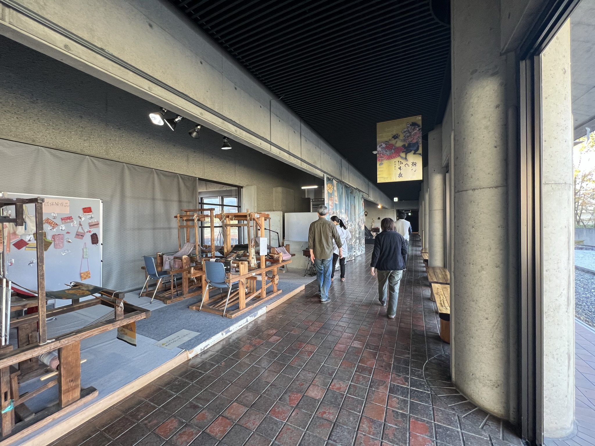 16_企画展示室と常設展示室を結ぶ内部回廊