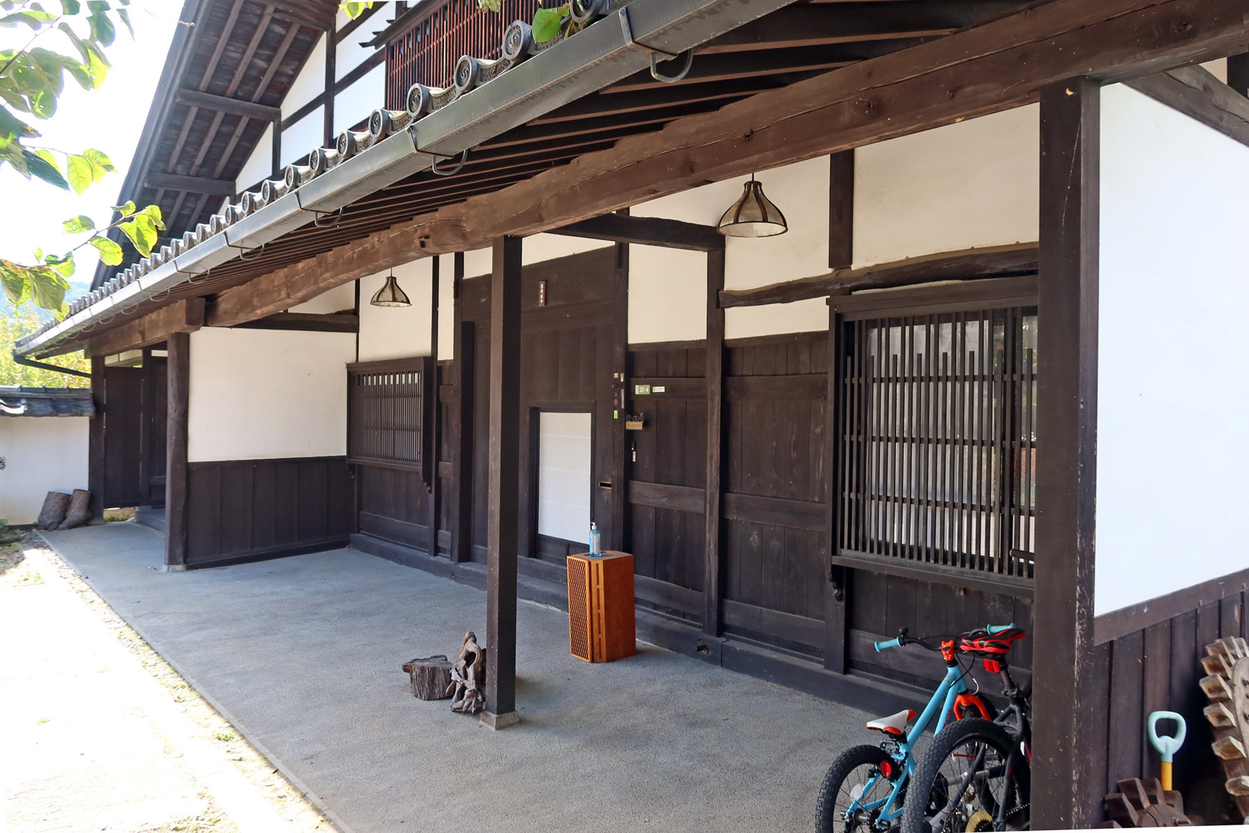 05_外観 ポーチ(土庇) 05_外観 ポーチ(土庇)