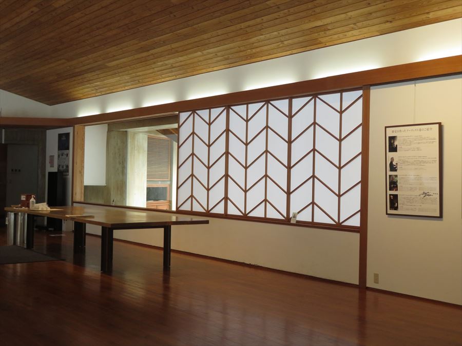 08_ホワイエ障子