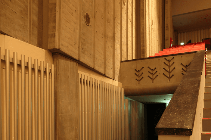 15_ホール 側壁と手すり