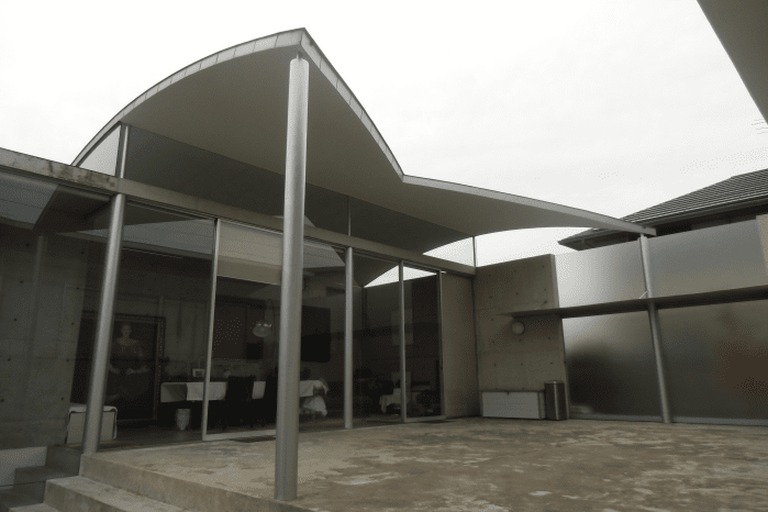 11_居間のデッキ面