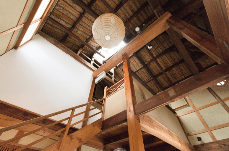 08_土間・ホールの上部