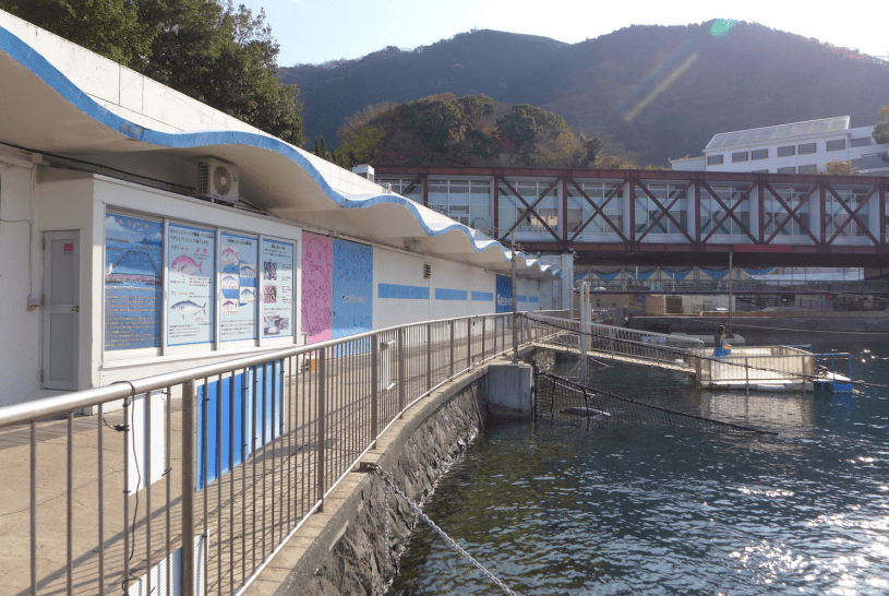 03_水族館棟　入江を囲むように配置