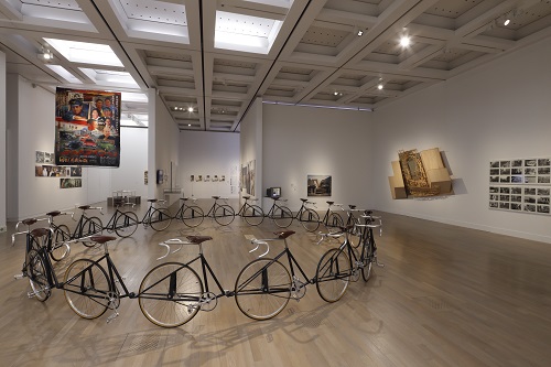 「時代のプリズム：日本で生まれた美術表現 1989-2010」（国立新美術館、2024年）展示風景 撮影：木奥惠三