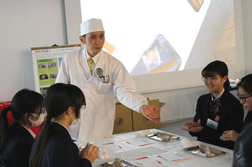 和菓子作りを体験