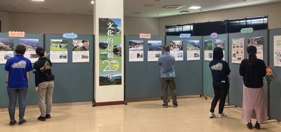 沖縄県今帰仁村によるパネル展の様子