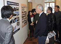 ポスターセッションの様子 ポスターセッションの様子