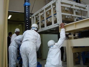 門形クレーンでのつり下げ