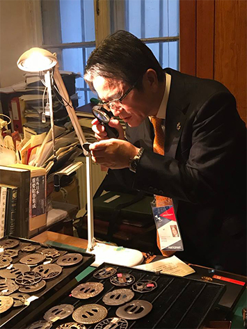 宮田長官 エルシタージュ美術館の所蔵庫にて 宮田長官 エルシタージュ美術館の所蔵庫にて