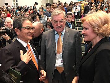 宮田長官とゴロジェッツ露副首相 宮田長官とゴロジェッツ露副首相