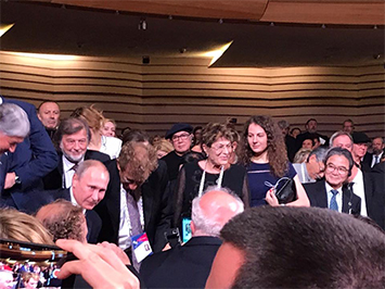 プーチン大統領とともにグランドオープニングに参加する宮田長官 プーチン大統領とともにグランドオープニングに参加する宮田長官