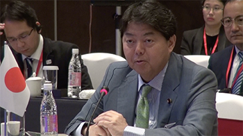 基調演説を行う林大臣 基調演説を行う林大臣