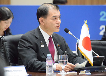 基調演説を行う柴山大臣 基調演説を行う柴山大臣